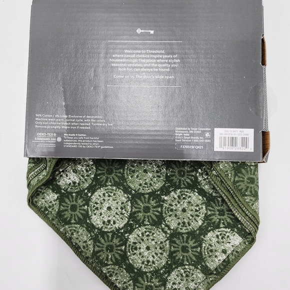 Threshold Green Geometric Table Throw 50" x 50" - Easy Care Machine Wash - Picture 2 of 3